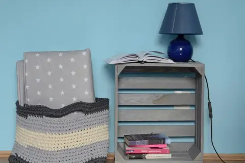 Jak zrobić szafkę nocną DIY? Prosto i tanio w weekend!