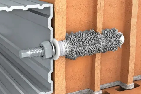Przekrój przez cegłę pokazujący kotwy chemiczne mocujące profil aluminiowy.