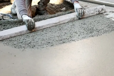 Beton na taras: Jak wybrać, by nie pękał? Porady eksperta