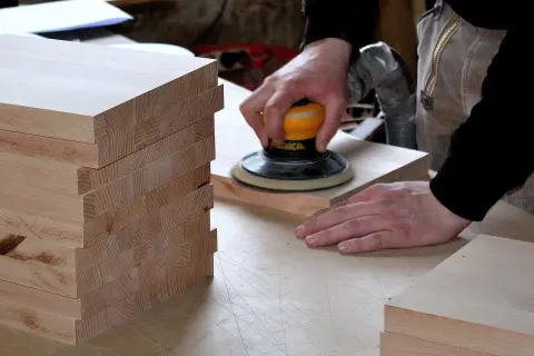 Zbuduj krzesło z drewna: Poradnik DIY krok po kroku dla początkujących