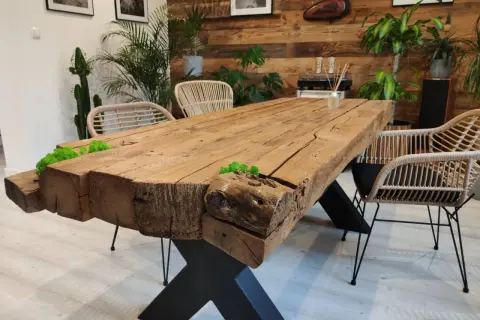 Stół z bali drewnianych DIY: Stwórz unikalny mebel krok po kroku