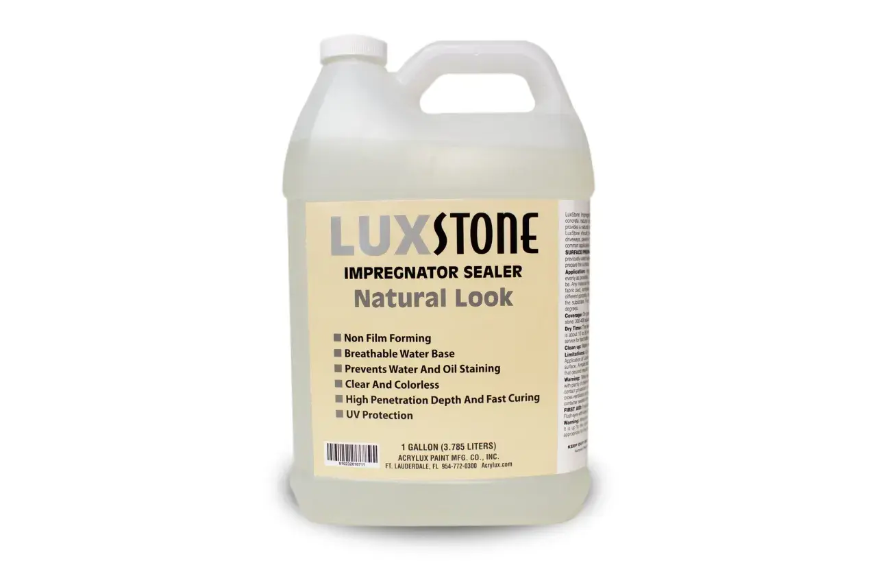 Impregnat LuxStone w galonowym opakowaniu, chroniący kamień i beton przed plamami i promieniami UV.